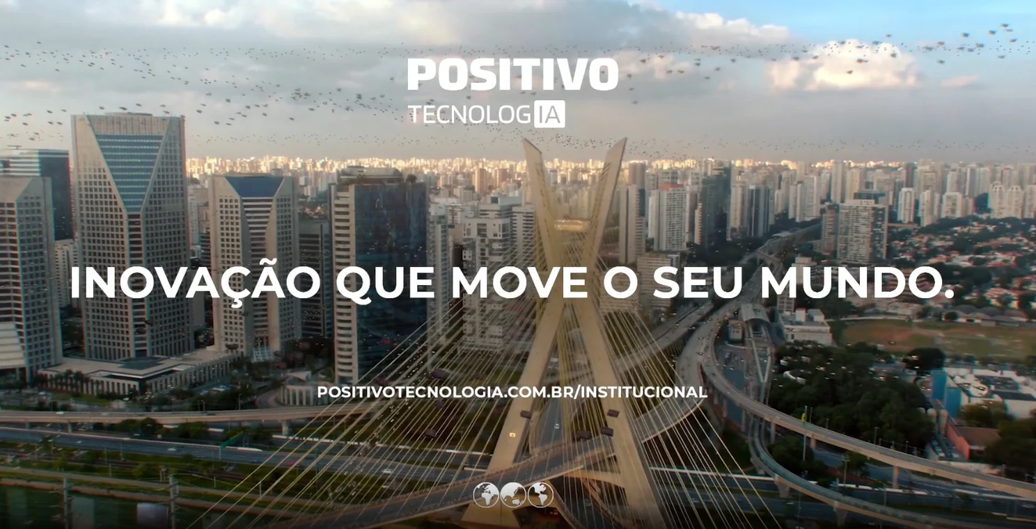 Encerramento do filme: assinatura da Positivo Tecnologia com a frase Inovação que move o seu mundo sobre a Ponte Estaiada, em São Paulo